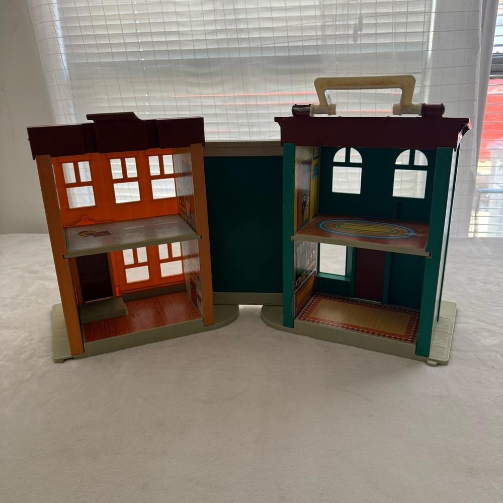 Vintage 1975 Fisher-Price Sesame Street Play Family Folding Dollhouse #938 - Picture 7 of 14